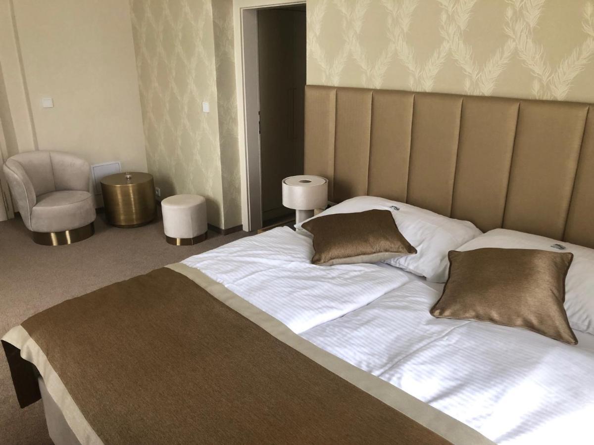 Hotel Panstvi Dlouha Lhota Dış mekan fotoğraf