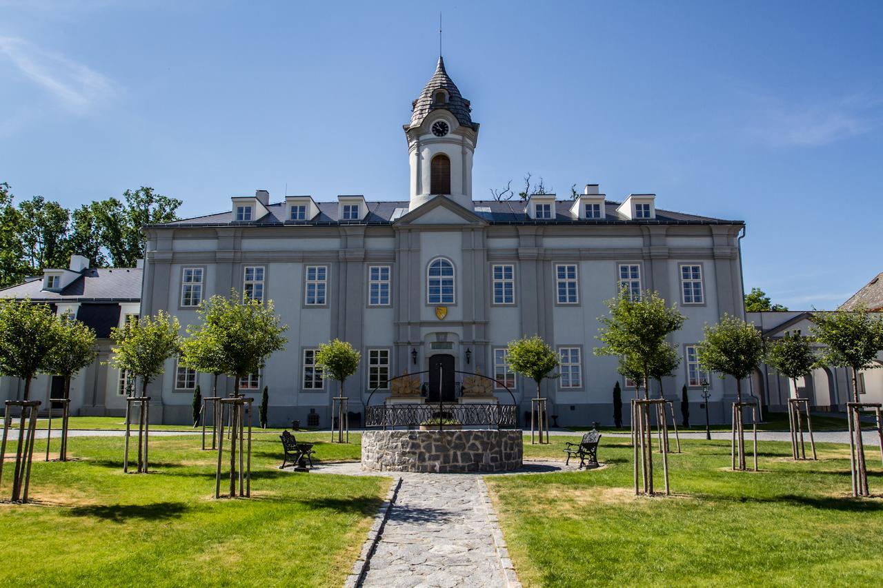 Hotel Panstvi Dlouha Lhota Dış mekan fotoğraf