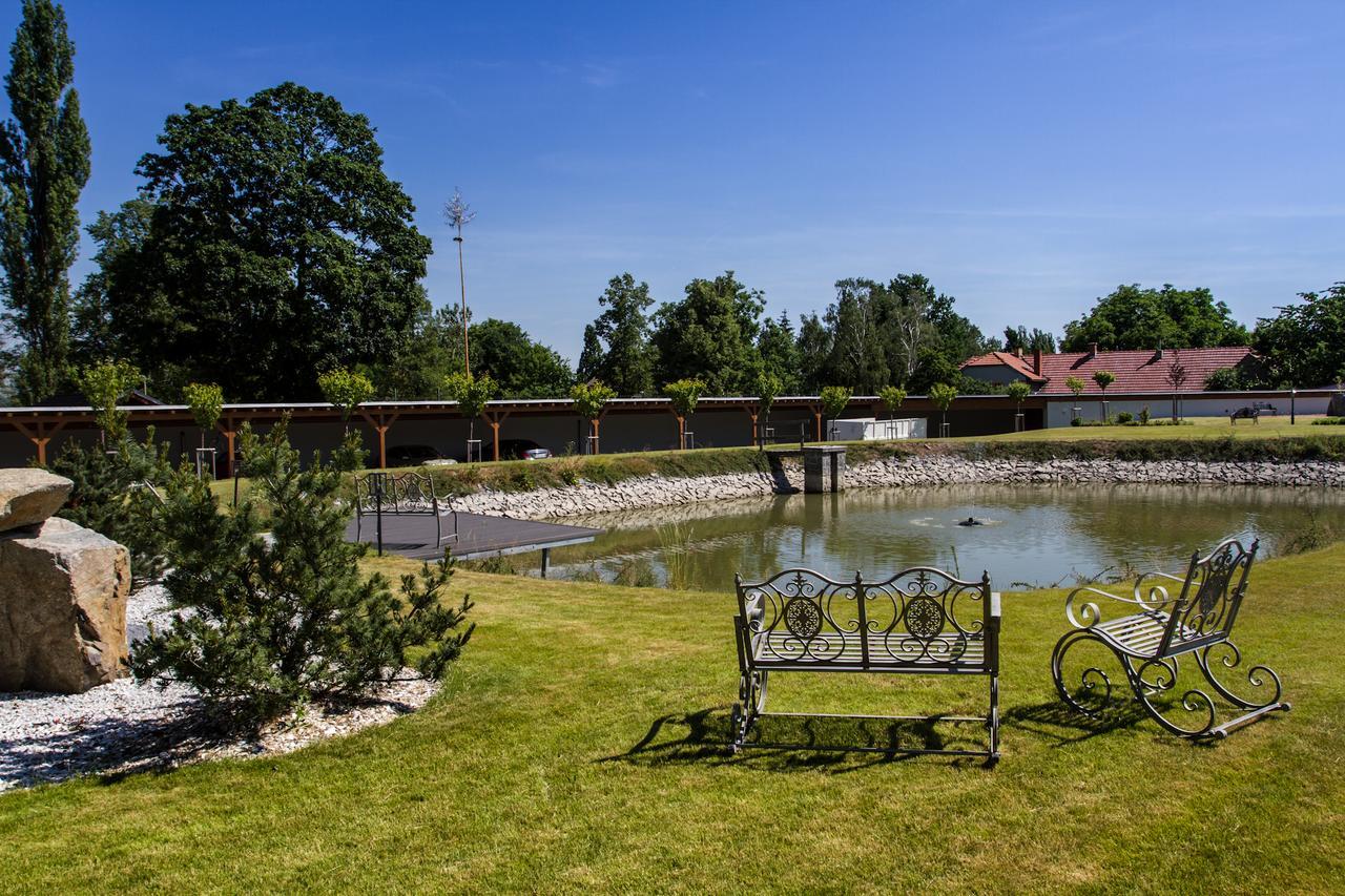 Hotel Panstvi Dlouha Lhota Dış mekan fotoğraf