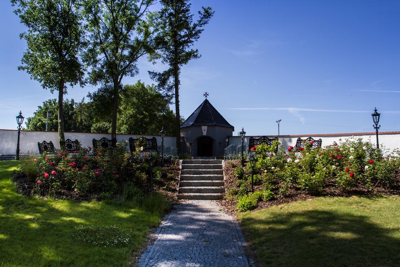 Hotel Panstvi Dlouha Lhota Dış mekan fotoğraf